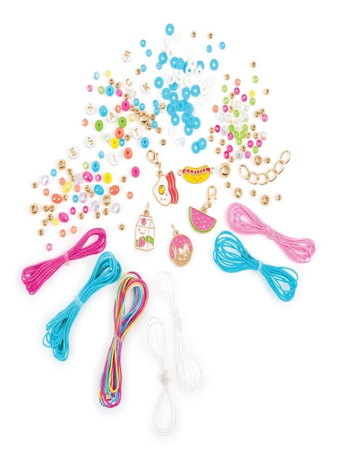 ميك إت ريل اصنعيها بنفسك: مجموعة أساور "جنون الثلاجة" - 237 قطعة، اصنعي وصممي 8 أساور، أكثر من 200 خرزة، تعليقات مستوحاة من الحلويات والطعام، مناسبة للفتيات من عمر 8 سنوات فما فوق - Image 3